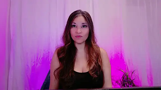 DivineLynn online show from 25, 1, 2025