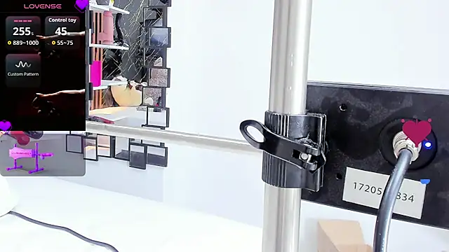 Snapshot of _julyy_ chatting on 2, 10, 2025 julyy online show from 2, 10, 2025