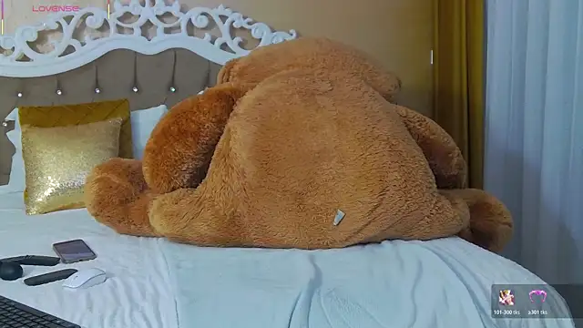 GoldenCaroline online show from 27, 11, 2025