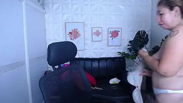 Valentinaa mature online show from 11, 9, 2025