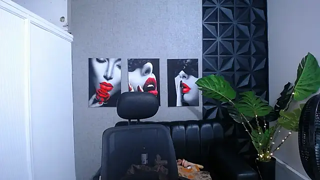 Valentinaa mature online show from 8, 4, 2026