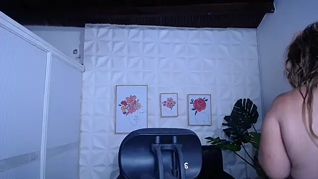 Valentinaa mature online show from 8, 9, 2025