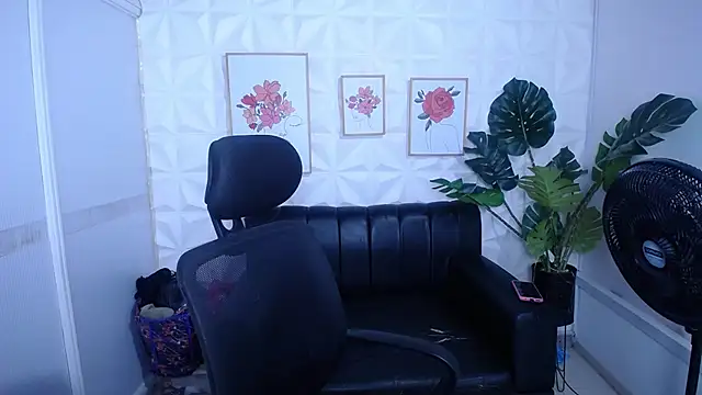 Valentinaa mature online show from 18, 9, 2025