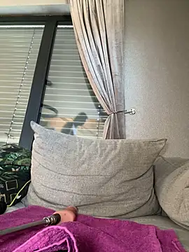 Bella-Tight online show from 8, 4, 2026