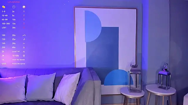 LizzHamilton   online show from 17, 3, 2025