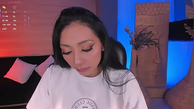 LizzHamilton   online show from 24, 9, 2025