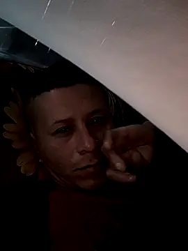 Somospareja1987 online show from 19, 10, 2025