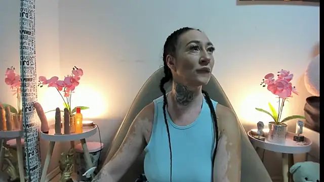 Rayanablackandwhite online show from 9, 9, 2025