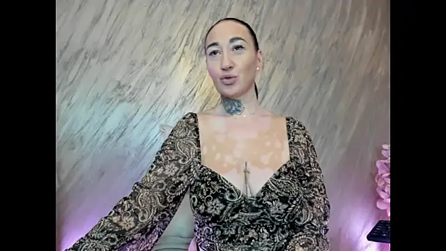 Rayanablackandwhite online show from 28, 4, 2026