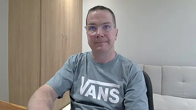 BrettJ81 online show from 4, 12, 2025