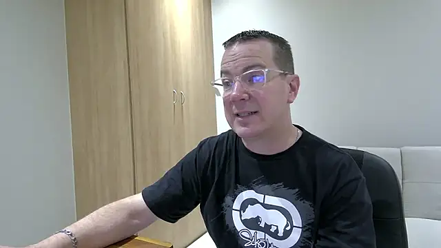 BrettJ81 online show from 13, 3, 2025