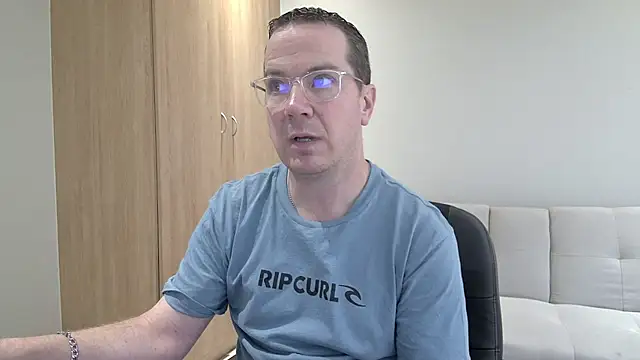 BrettJ81 online show from 8, 11, 2025