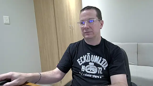 BrettJ81 online show from 30, 10, 2025