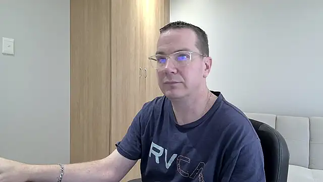 BrettJ81 online show from 12, 10, 2025