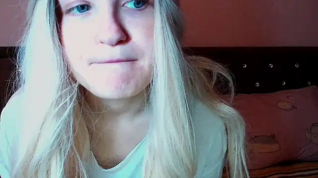 Sara4uu online show from 3, 10, 2025