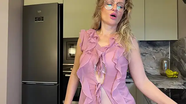 mommy nadin online show from 7, 10, 2025