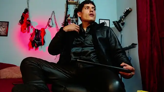 dom2travelersss online show from 16, 4, 2026