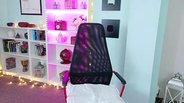 BrianaJoy online show from 4, 3, 2026