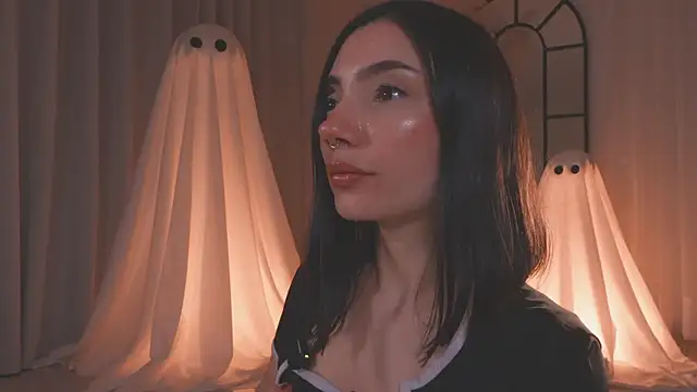 AmyArmstrong online show from 18, 10, 2025