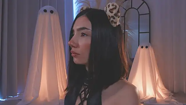 AmyArmstrong online show from 22, 10, 2025