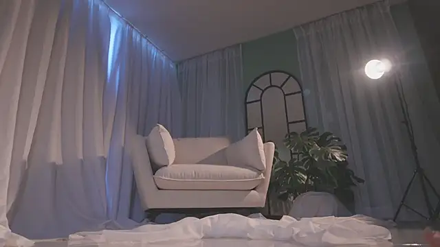 AmyArmstrong online show from 17, 2, 2026