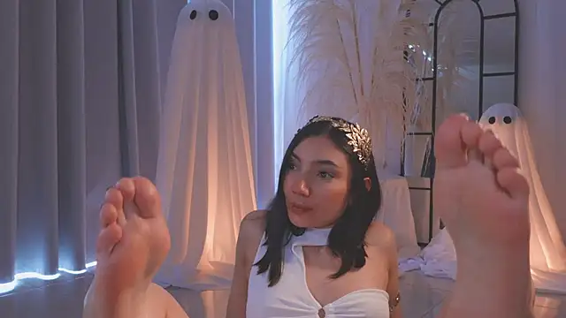 AmyArmstrong online show from 29, 10, 2025