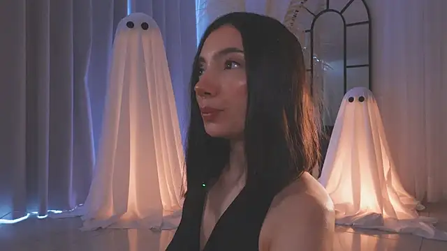 AmyArmstrong online show from 21, 10, 2025