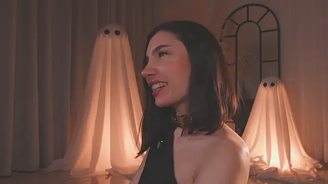 AmyArmstrong online show from 15, 10, 2025