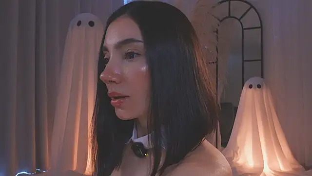 AmyArmstrong online show from 28, 10, 2025