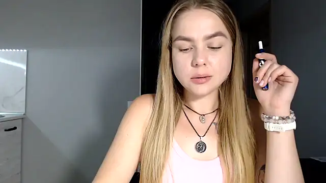 Snapshot of Sunbeam_ chatting on 4, 7, 2026 Sunbeam online show from 4, 7, 2026
