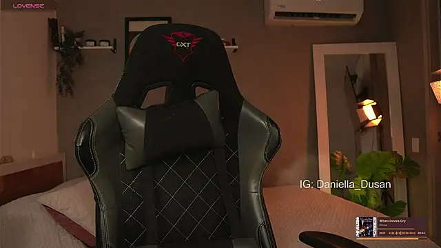 DaniDusan  online show from 6, 1, 2025