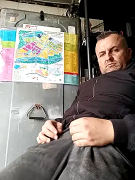 Snapshot of andres1925 chatting on 1, 3, 2026 andres1925 online show from 1, 3, 2026