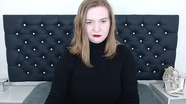 LaraDream online show from 5, 3, 2025