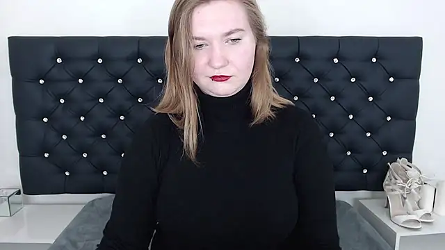 LaraDream online show from 6, 3, 2025