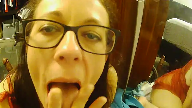 Snapshot of PartyPawgGirl420 chatting on 8, 6, 2026 PartyPawgGirl420 online show from 8, 6, 2026
