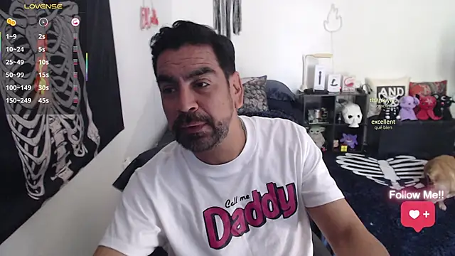 soyelcarlitos  online show from 7, 4, 2026
