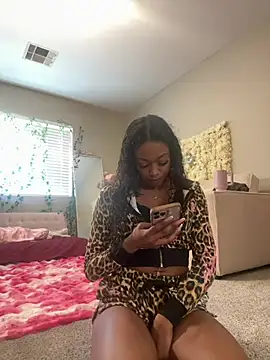 Snapshot of mismialove chatting on 13, 7, 2026 mismialove online show from 13, 7, 2026