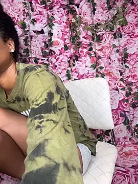 mismialove online show from 1, 10, 2025