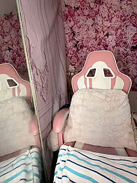 mismialove online show from 14, 4, 2026