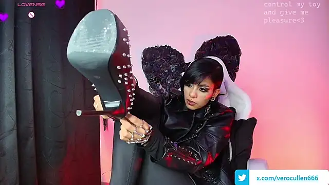 Snapshot of luci_fer_devil chatting on 28, 11, 2025 luci fer devil online show from 28, 11, 2025